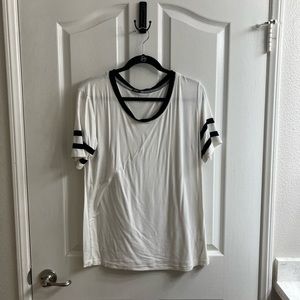 LISAKAI WHITE T-SHIRT